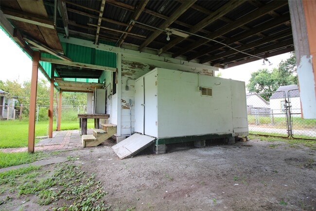 Building Photo - 301 19th Ave N