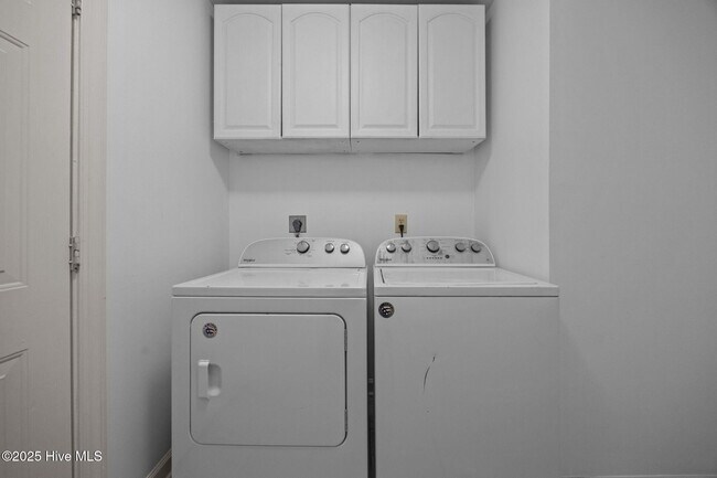Building Photo - 406 Hampshire Pl