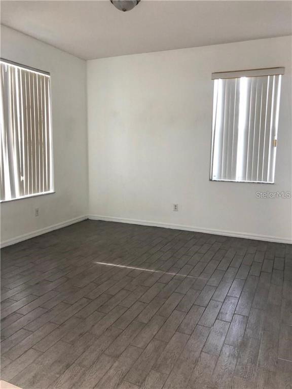 Building Photo - 1749 Golfview Dr