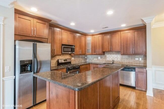 Building Photo - 2904 W Belmont Ave