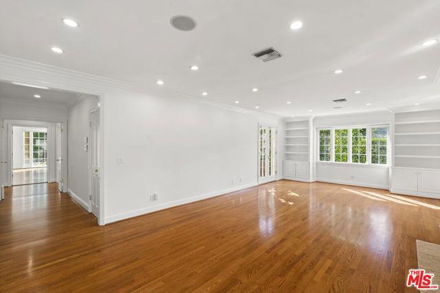 Building Photo - 1240 N Doheny Dr