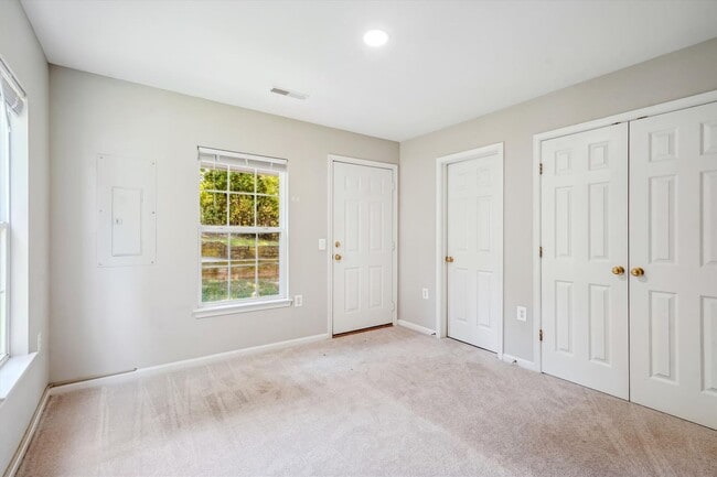 Building Photo - 23076 Fontwell Square