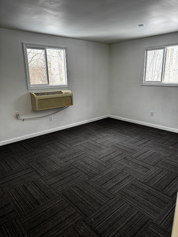 Building Photo - 460 Wells Dr