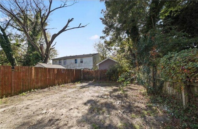 Building Photo - 833 A Ave