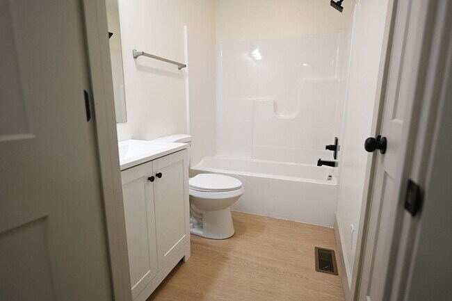 Building Photo - 176 Brushwood Dr