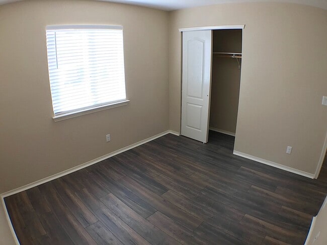 Building Photo - Northeast El Paso 4 Bed Refrig A/C