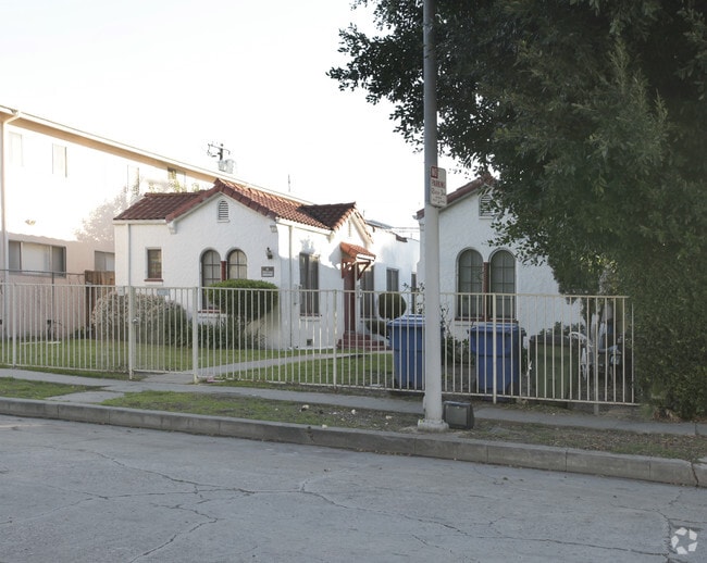 Building Photo - 946- 948-3/4 Wilcox Ave.