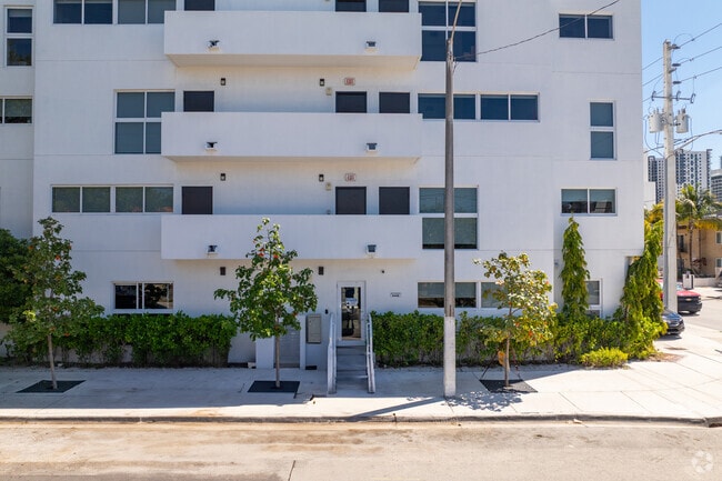 Building Photo - Casa Mariana