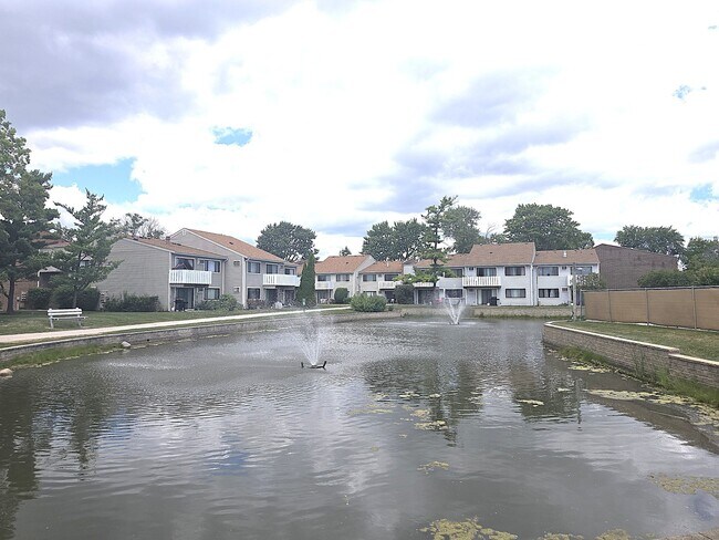 Building Photo - 2000 Bayside Dr