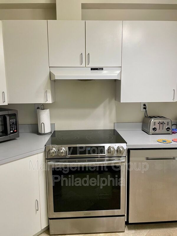 Building Photo - 3 N Christopher Columbus Blvd