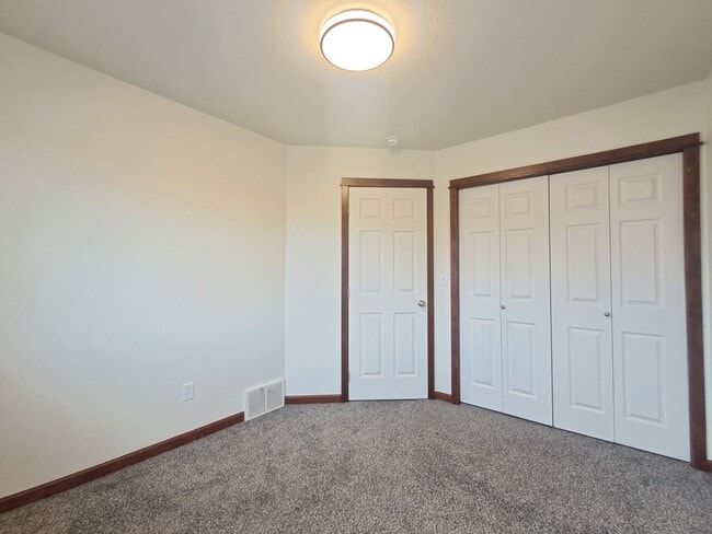 Building Photo - $2,200 -  3 Bed / 2.5 Bath Beautiful Spokane Valley House