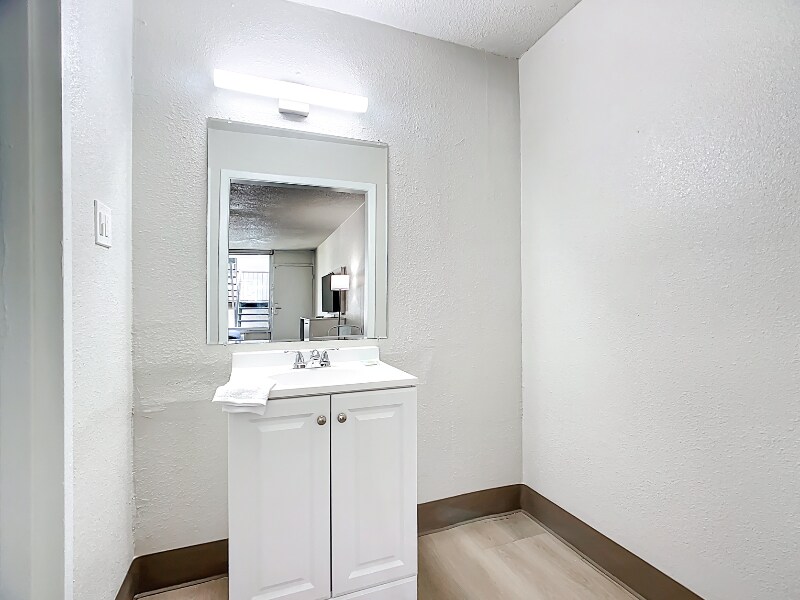 Building Photo - 4645 N Socrum Loop Rd