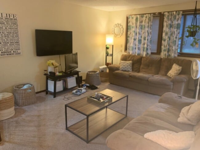 Building Photo - 2 Br / 1 Ba TH w/ 1-Car Garage in Brooklyn...