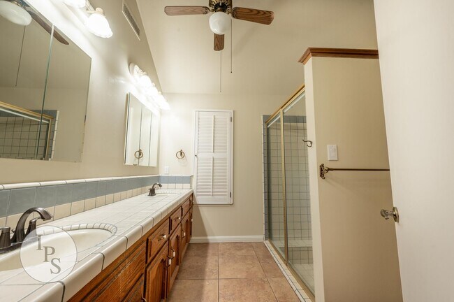 Building Photo - Woodward Park Home, 3BR/2BA, Pool, Spa, Gr...