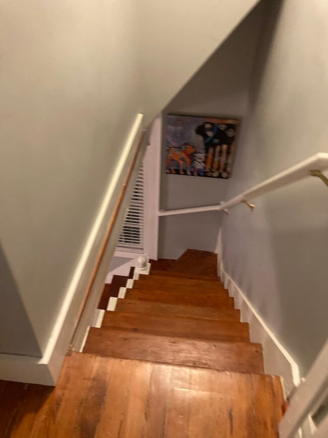 Staircase - 252 Loudoun St SW