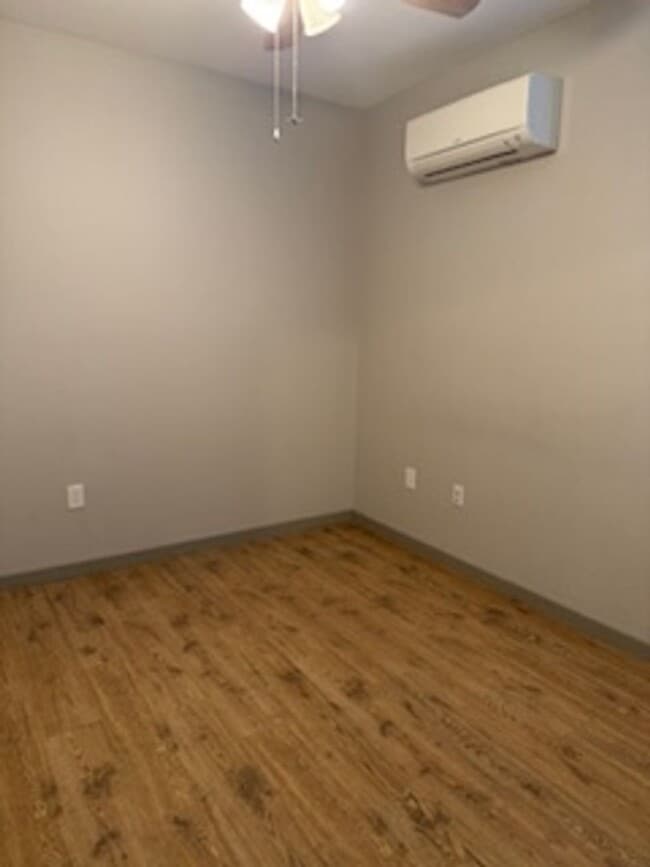 Building Photo - Midtown Cutie