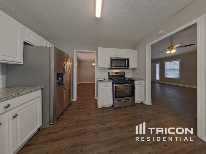 Building Photo - 34 Paradise Way