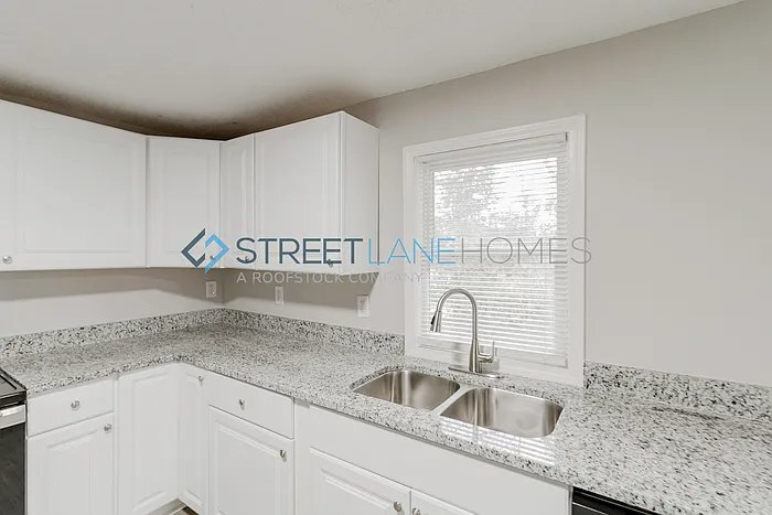 Building Photo - 800 Chester Ave