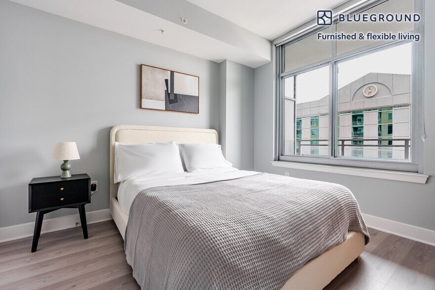 Building Photo - 4850 Rugby Ave