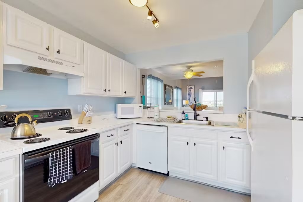 Building Photo - 30381 Crowley Dr