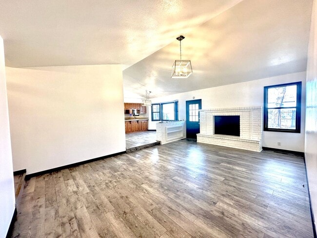 Building Photo - For lease: 3 Bed, 2 Bath Home in Northeast Joplin, MO - $1650.00/Mo| Indoor Storm Shelter/Fenced ...