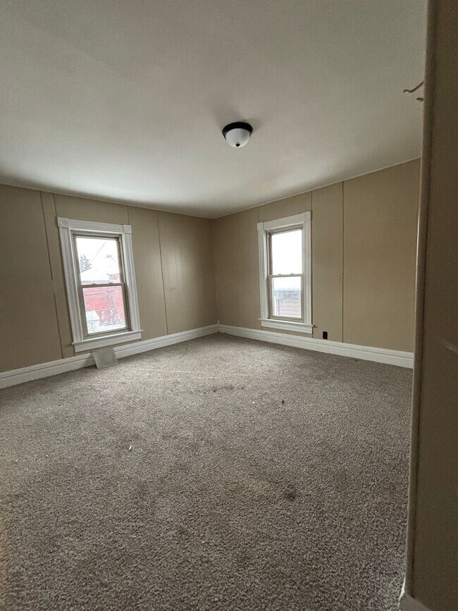 Building Photo - 3 Bdrm 1.5 Bath Duplex in Union Township