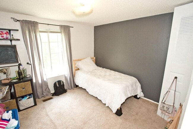 Building Photo - 1635 Van Dyke Dr