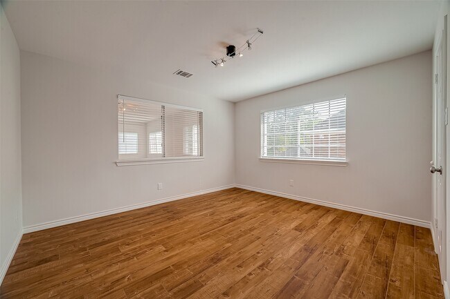 Building Photo - 2112 Limrick Dr