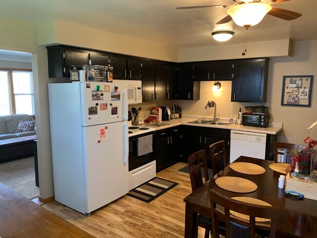 Building Photo - 854 8th Ave S