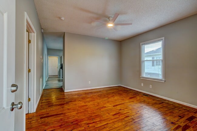 Building Photo - 64 Burton St