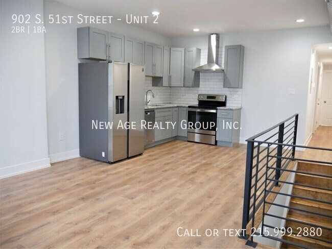 Building Photo - Modern 2 bedroom, 1 bathroom apartment loc...