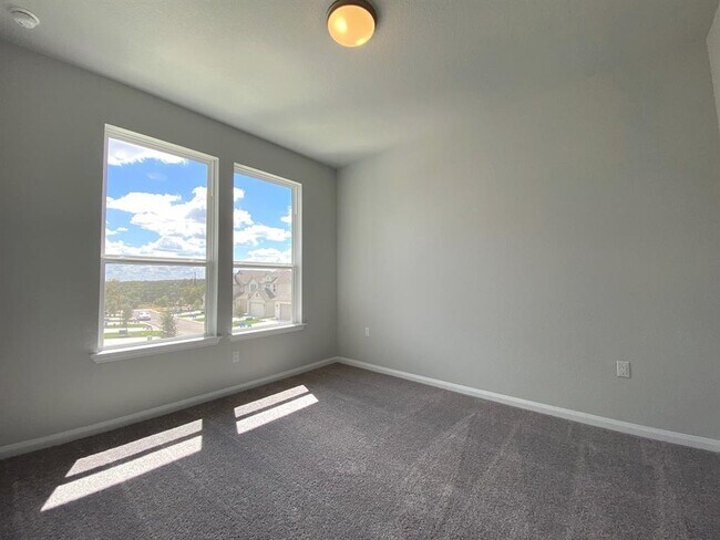 Building Photo - 320 Creek Rd