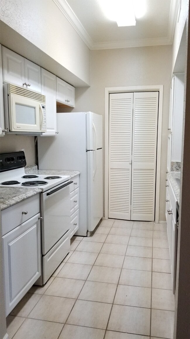 Building Photo - 6602 Harbor Town Dr