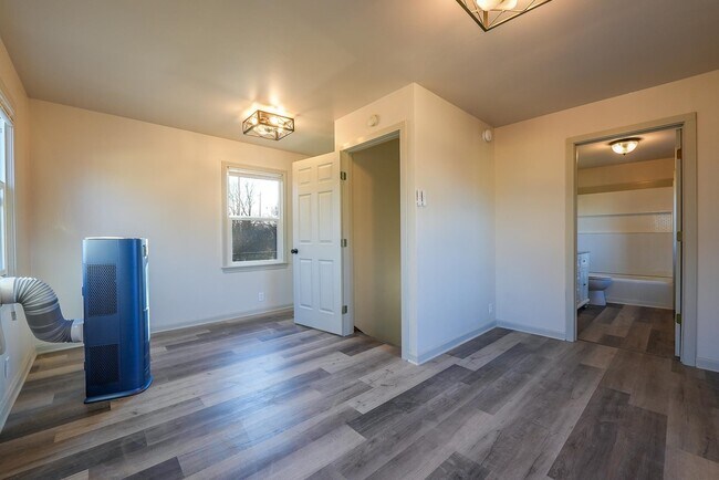 Building Photo - 406 N Star St