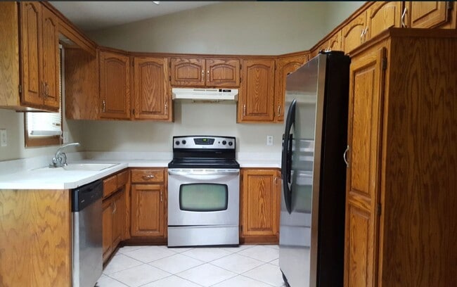 Building Photo - Stunning 3 Bedroom 2 Bathroom Home in St. Paul Park!