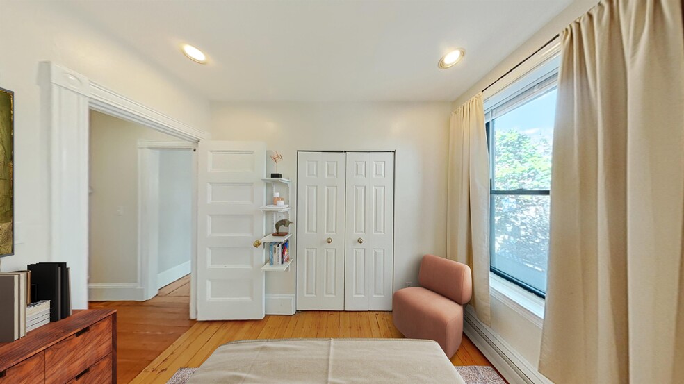 Building Photo - 1534 Tremont St