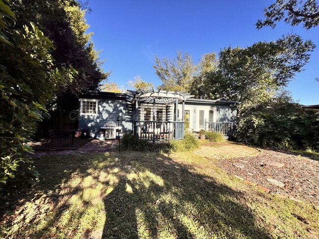 Building Photo - 750 Royal Palm Ct