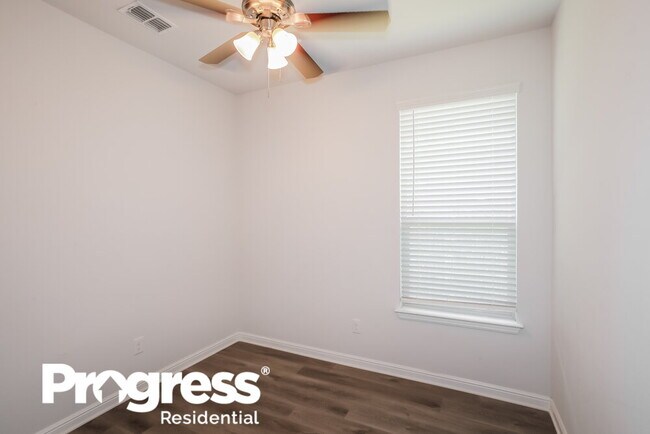 Building Photo - 9132 Golden Hollow Ln