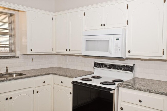 Building Photo - 3208 SE 56th St