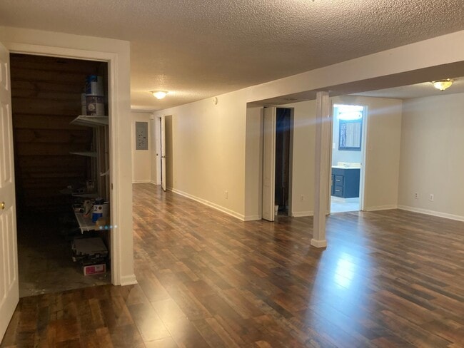 Building Photo - 1209 Williamsburg Dr