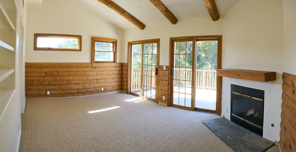 Master Bedroom - 373 Loftyhill Dr