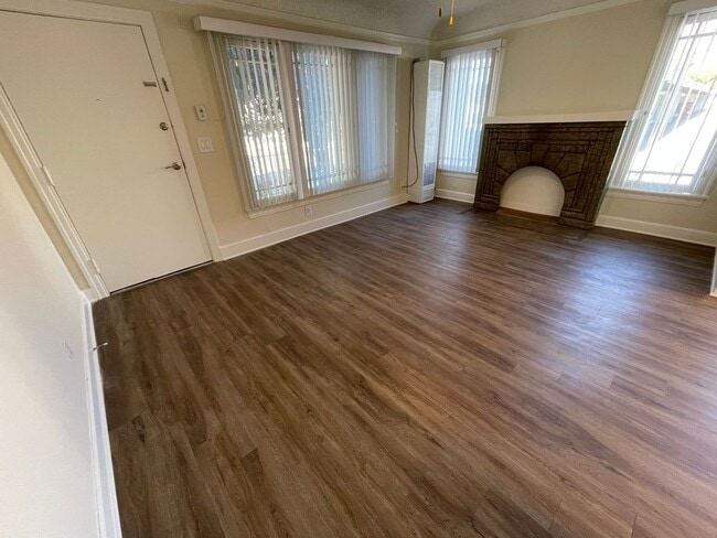 Building Photo - 512-514 N. Pacific Ave.