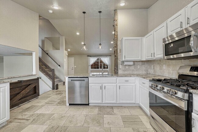 Building Photo - 12724 Henson Creek St