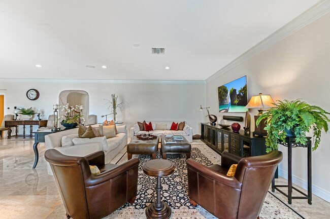Building Photo - 825 Marbella Ln