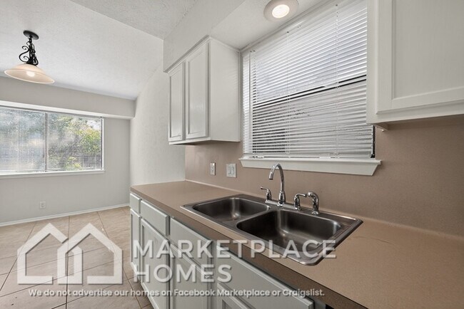Building Photo - 1707 Provident Ln
