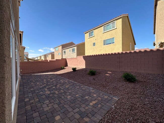 Building Photo - Robindale & Westwind