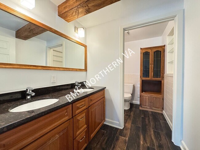 Building Photo - 8221 Barron St