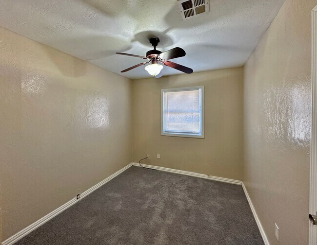 Building Photo - 4 Bedroom