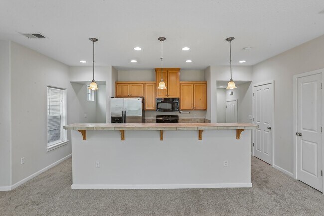 Building Photo - Dual-Suite 2BR/2.5BA Townhome-Style Condo — Gas Fireplace, Balcony & Attached Garage | Heron Cree...