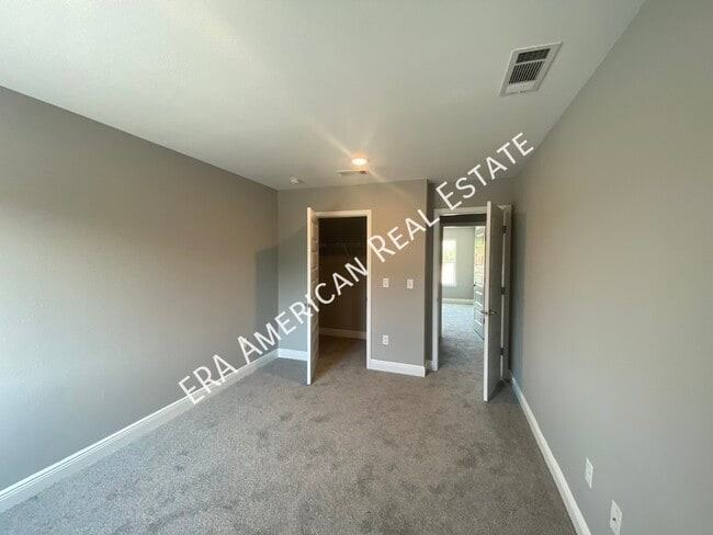 Building Photo - 987 Skylark Rd